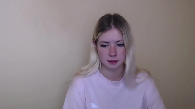 AliceMeaww_ from United States
