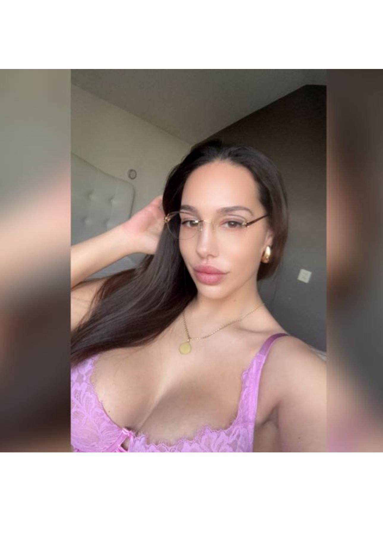 Honeymoney92 from Netherlands