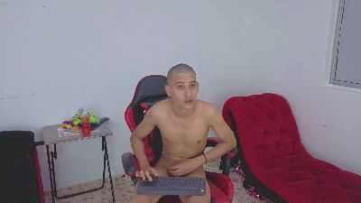 Ken_LatinBoy18 from Colombia