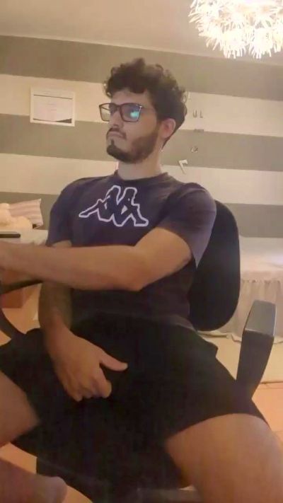 LeoLove98 from Italy