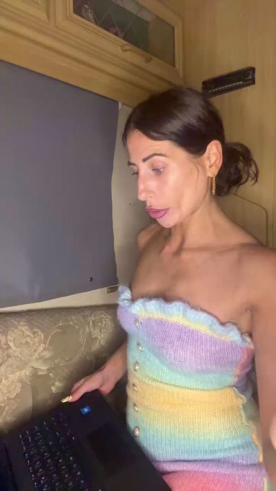 Missfoxylady33 from United Kingdom