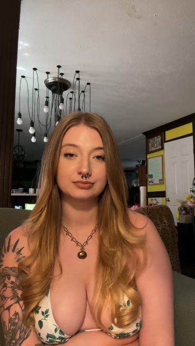 Rosaleejaden from United States