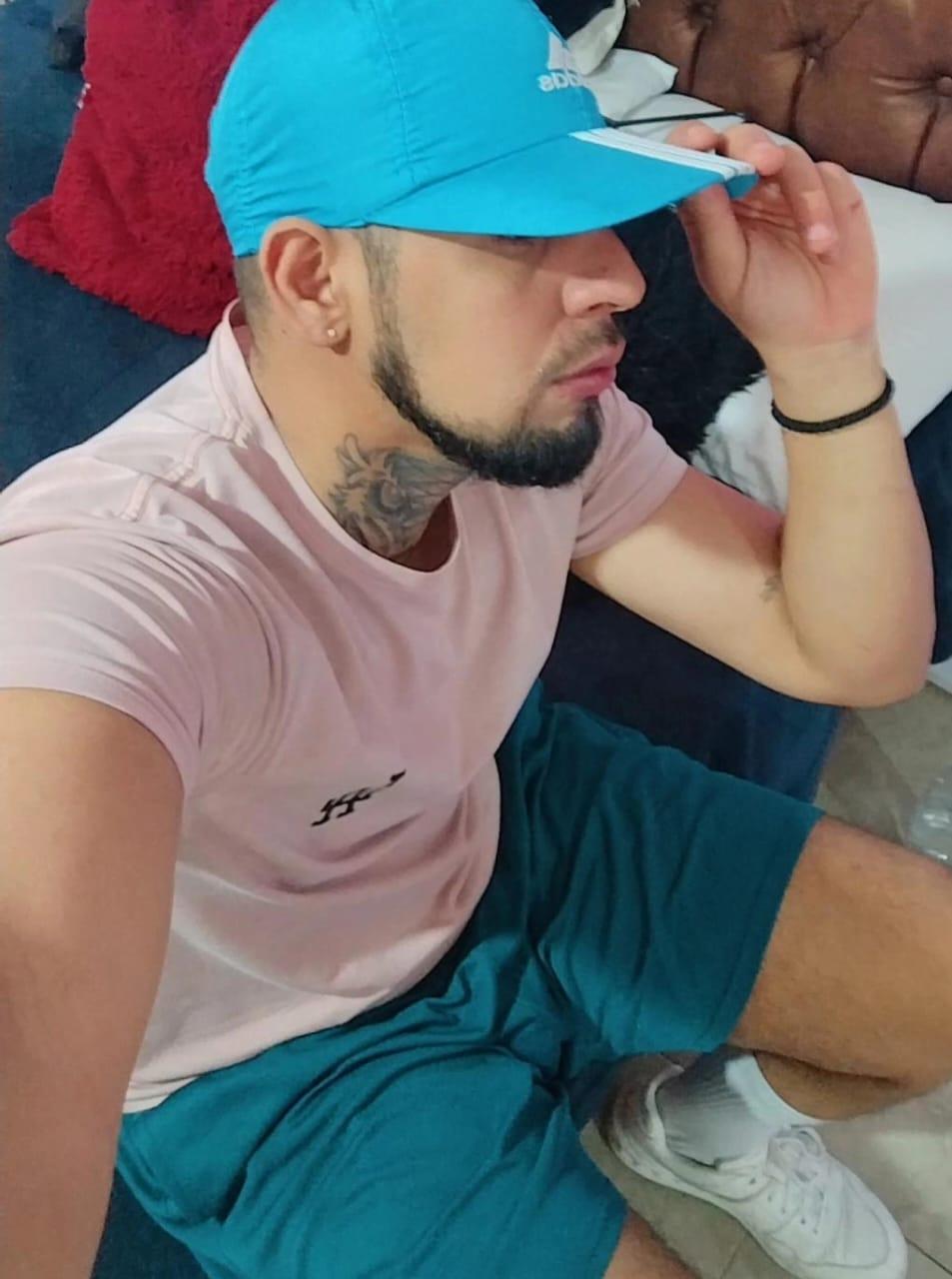 sexy_big_man from United Kingdom